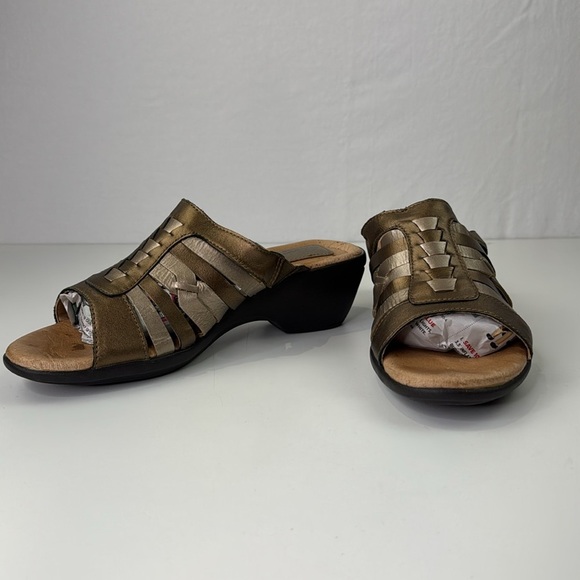 Clark’s Artisan Bronze Wedge Sandals size 9 - Picture 3 of 12
